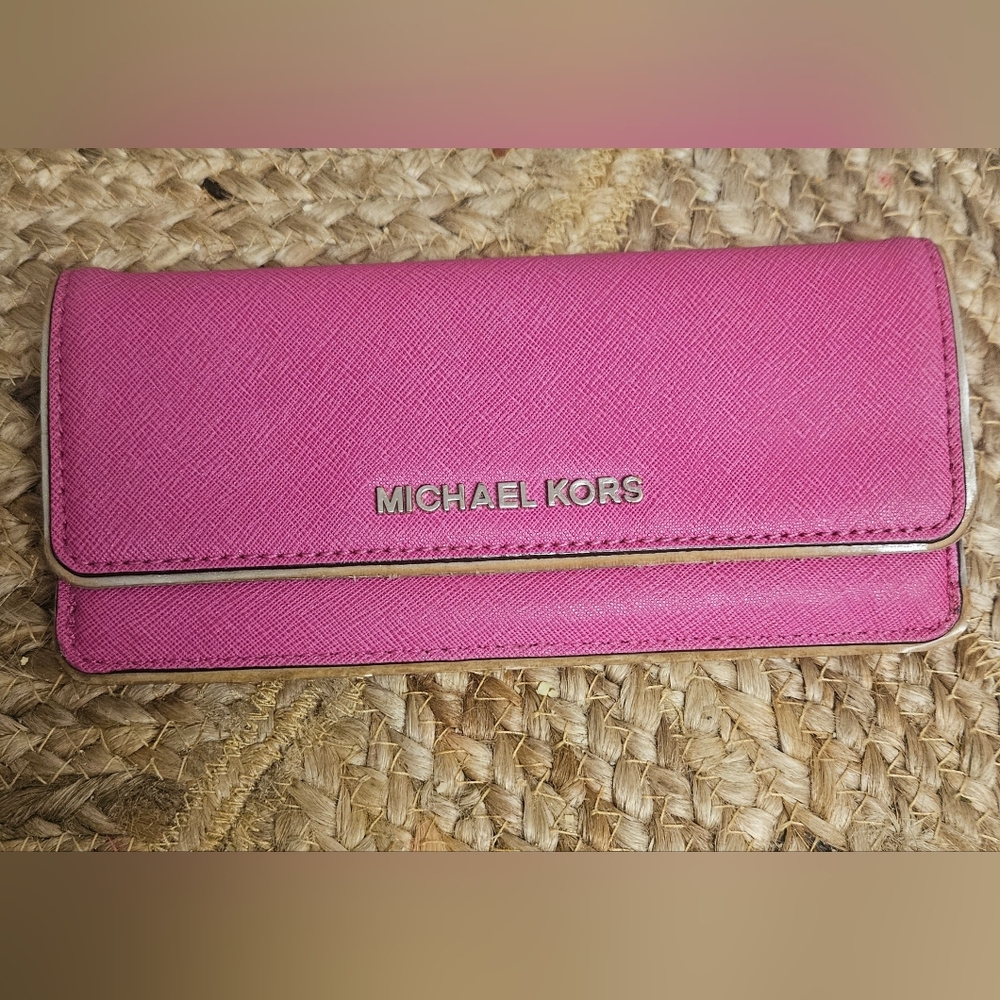 Saffiano Michael Kors Fuchsia Leather Flap Continental Wallet